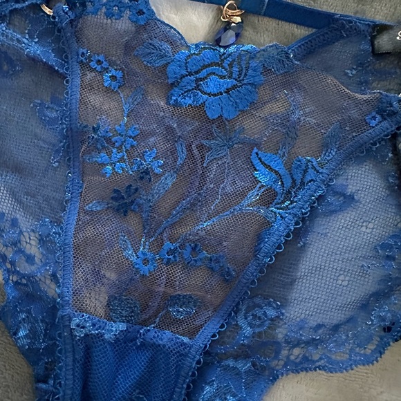 WHITNEY
PRINCESS BLUE BRIEF XS - Picture 8 of 8